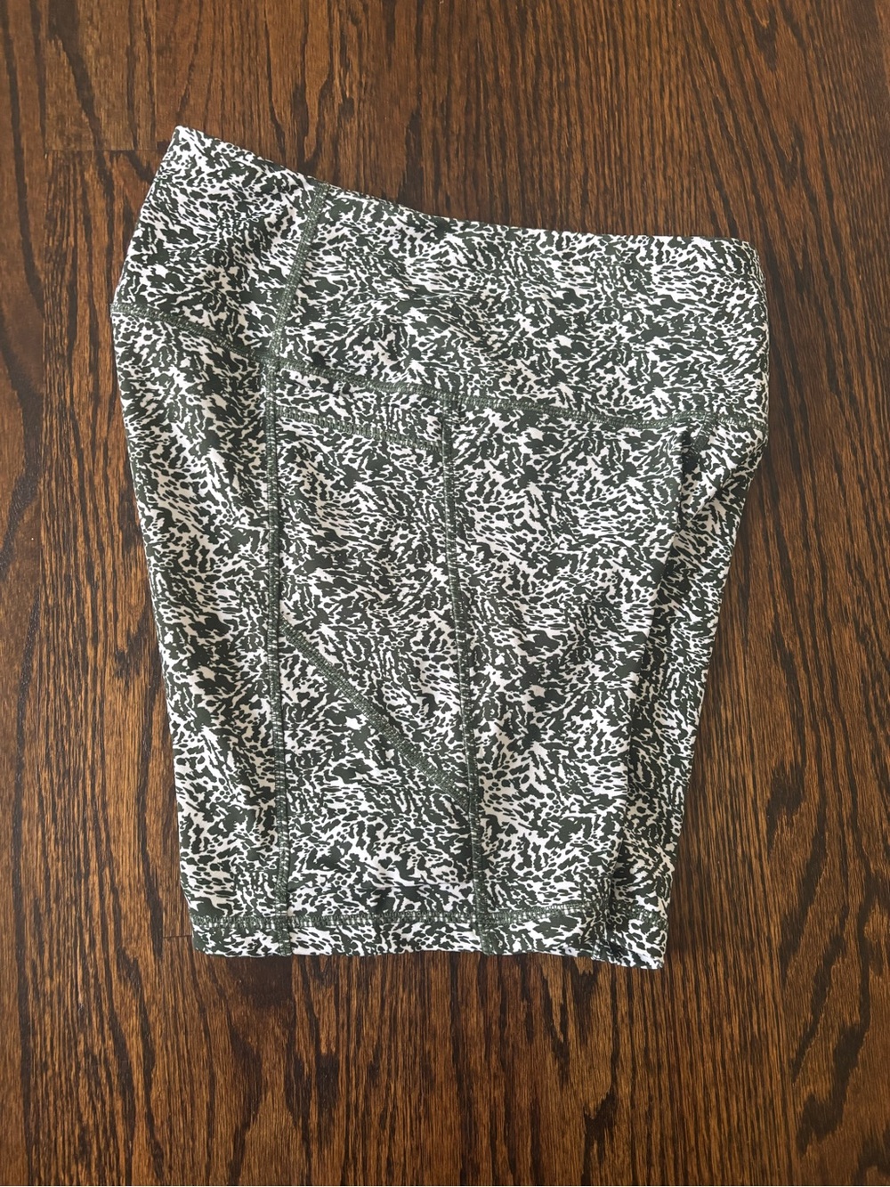 Senita athletics Green and White Printed Women's bike shorts 5” inseam small